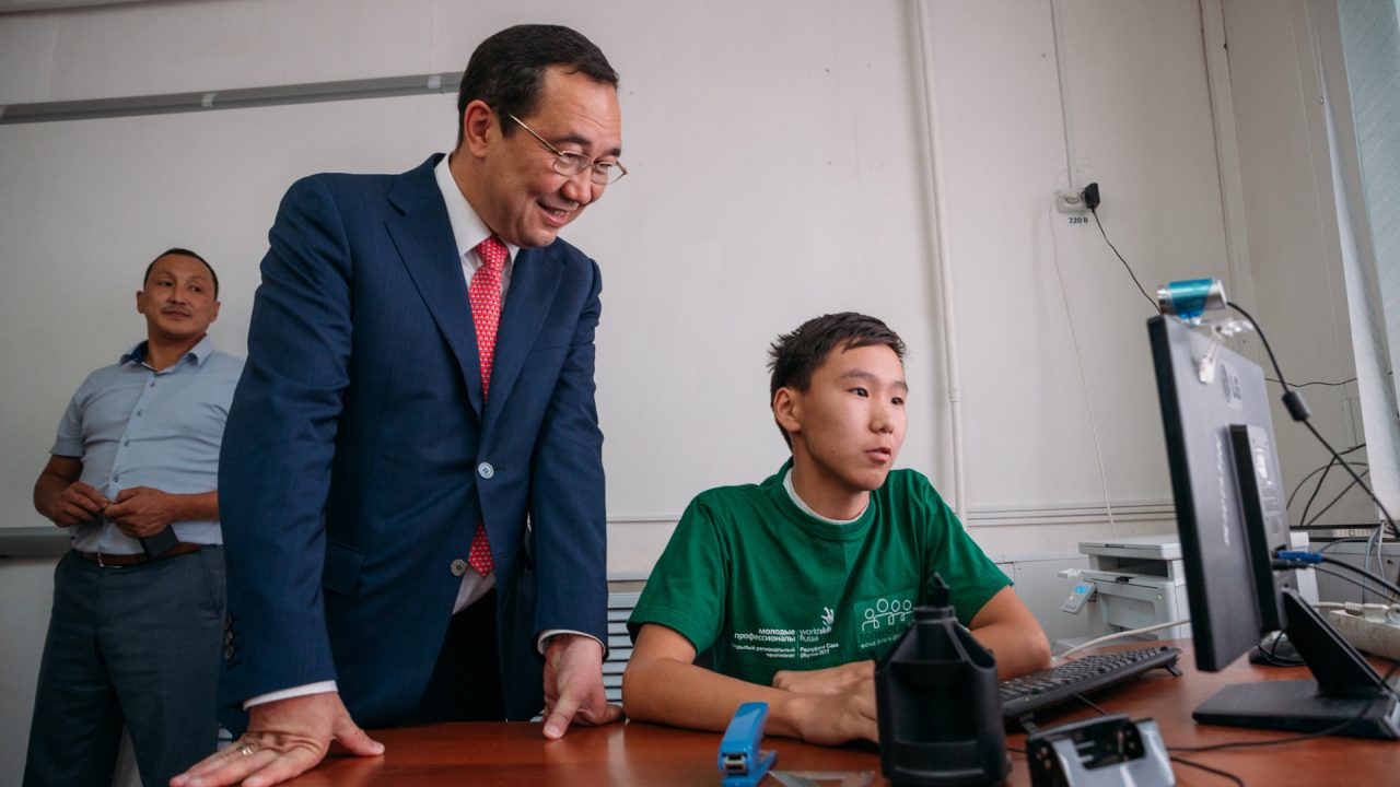 Глава Якутии Айсен Николаев Глава Якутии Айсен Николаев