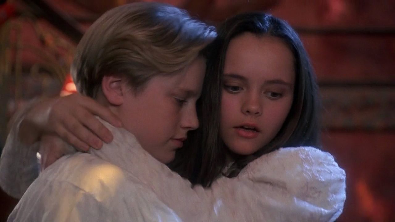 Devon Sawa and Christina Ricci in Casper Devon Sawa and Christina Ricci in Casper