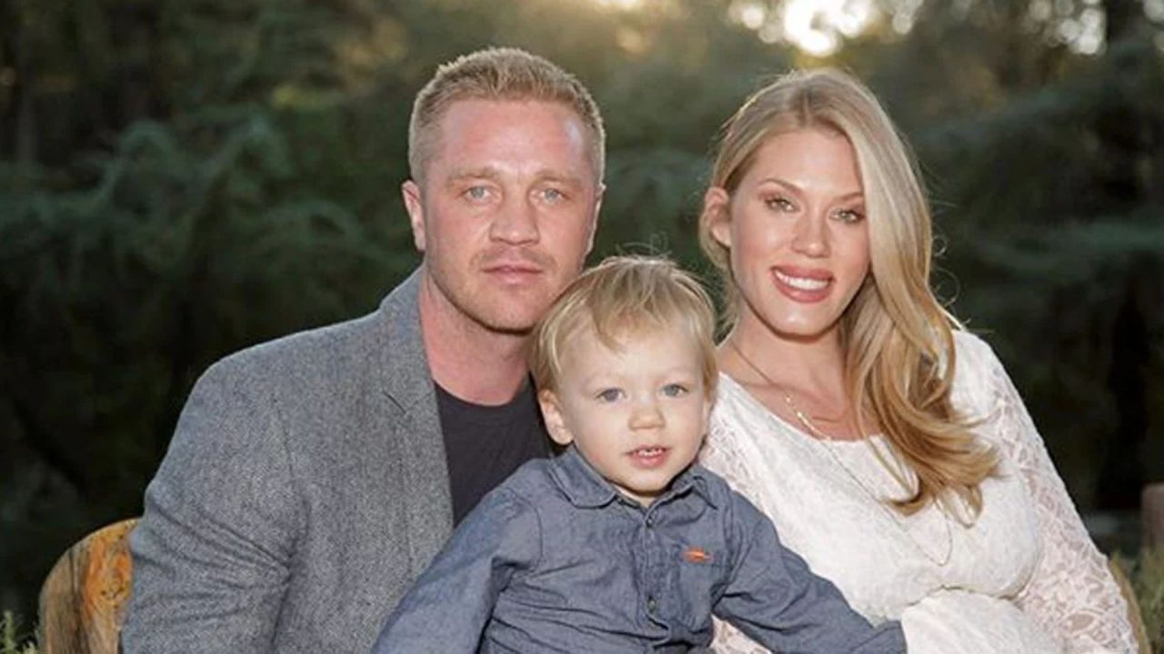 Devon Sawa and Dawni Sahanovitch with their son Devon Sawa and Dawni Sahanovitch with their son