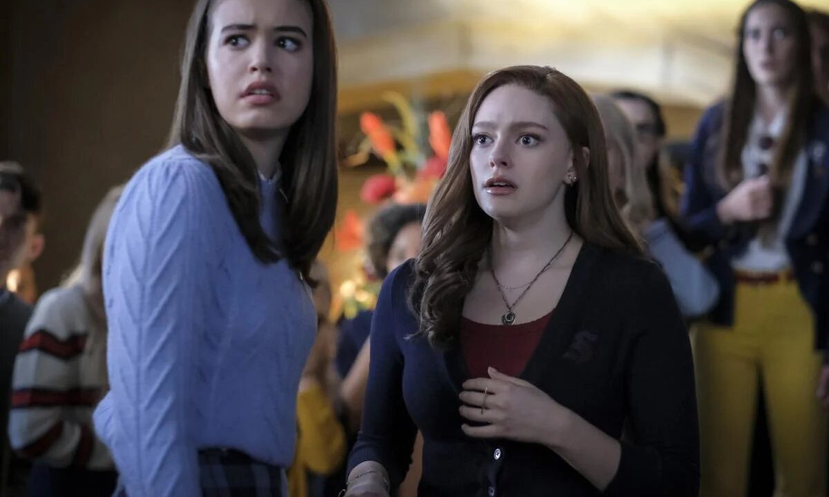 Kaylee Bryant (L) and Danielle Rose Russell in Legacies Kaylee Bryant (L) and Danielle Rose Russell in Legacies