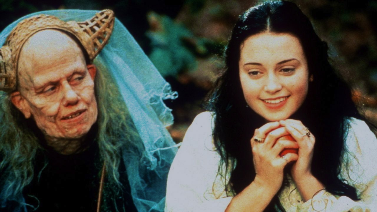 Monica Keena (R) in Snow White: A Tale of Terror Monica Keena (R) in Snow White: A Tale of Terror