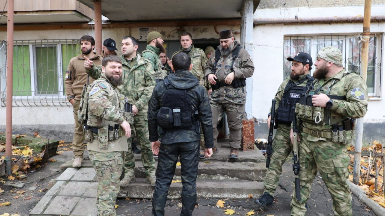 Яков Хачанян и бойцы батальона «Сомали» Яков Хачанян и бойцы батальона «Сомали»