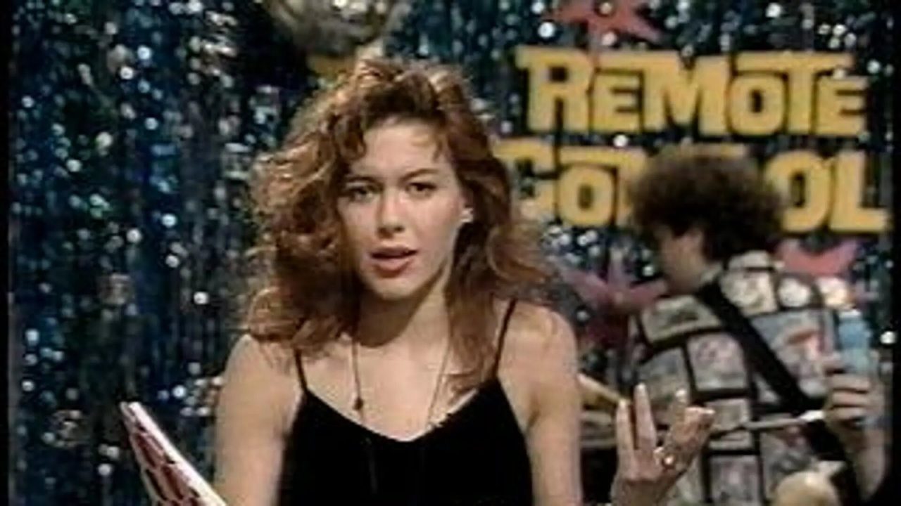 Kari Wuhrer hosting the Remote Control show kari-wuhrer-host-remote-control