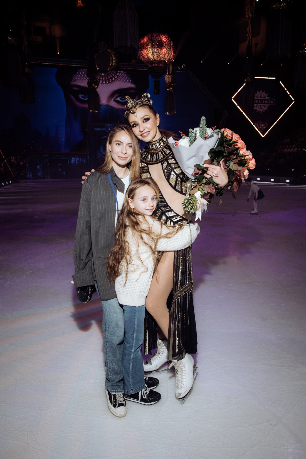 Татьяна Навка с дочерьми Татьяна Навка с дочерьми