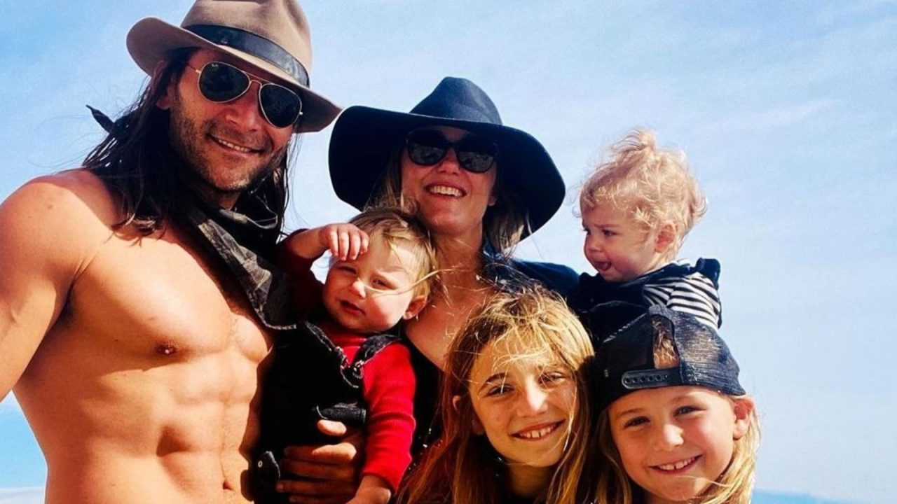 Zach McGowan with wife and children zach-mcgowan-with-wife-and-children