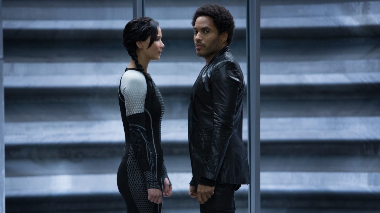 Ленни Кравиц и Дженнифер Лоуренс в фильме «Голодные игры: И вспыхнет пламя» Ленни Кравиц и Дженнифер Лоуренс в фильме «Голодные игры: И вспыхнет пламя»