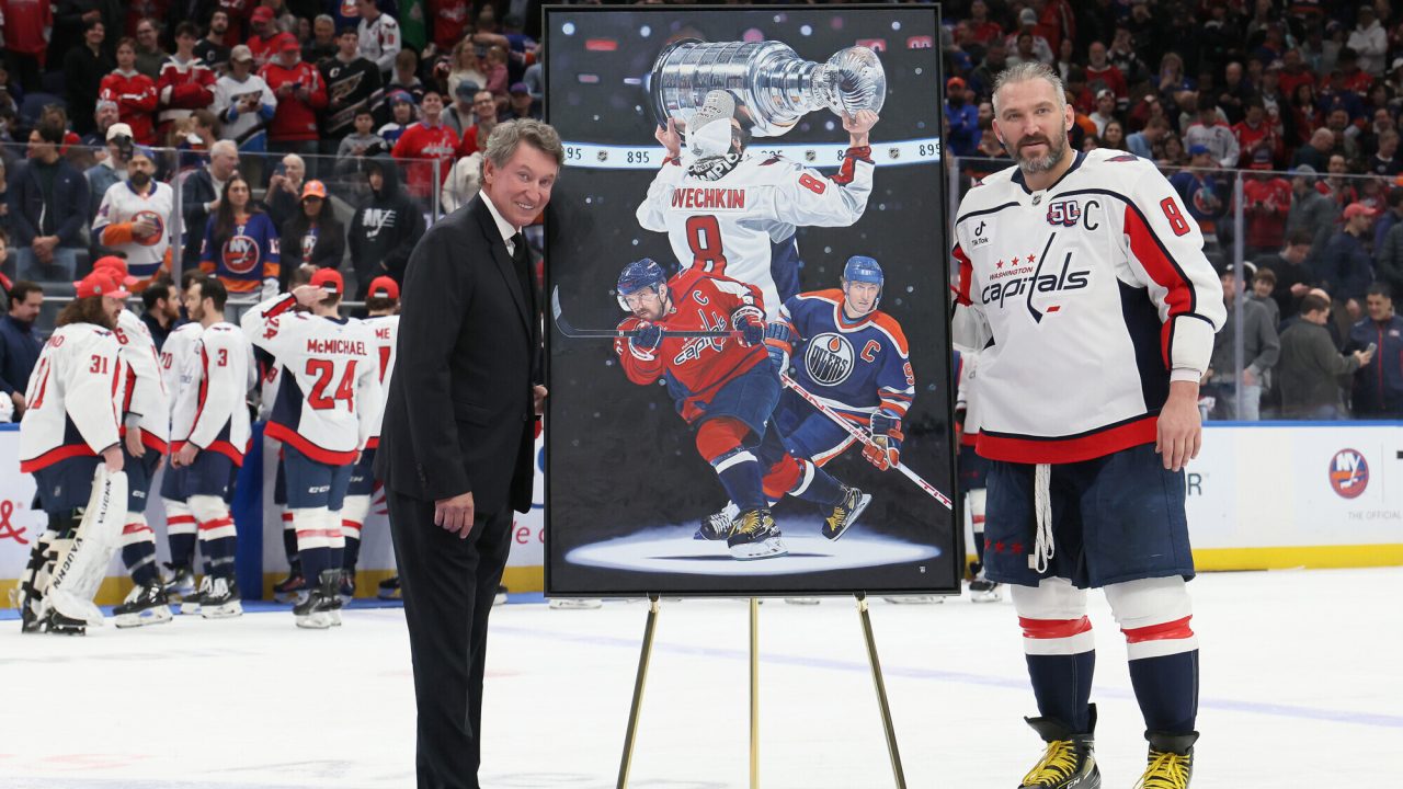 Уэйн Гретцки с Александром Овечкиным Уэйн Гретцки с Александром Овечкиным