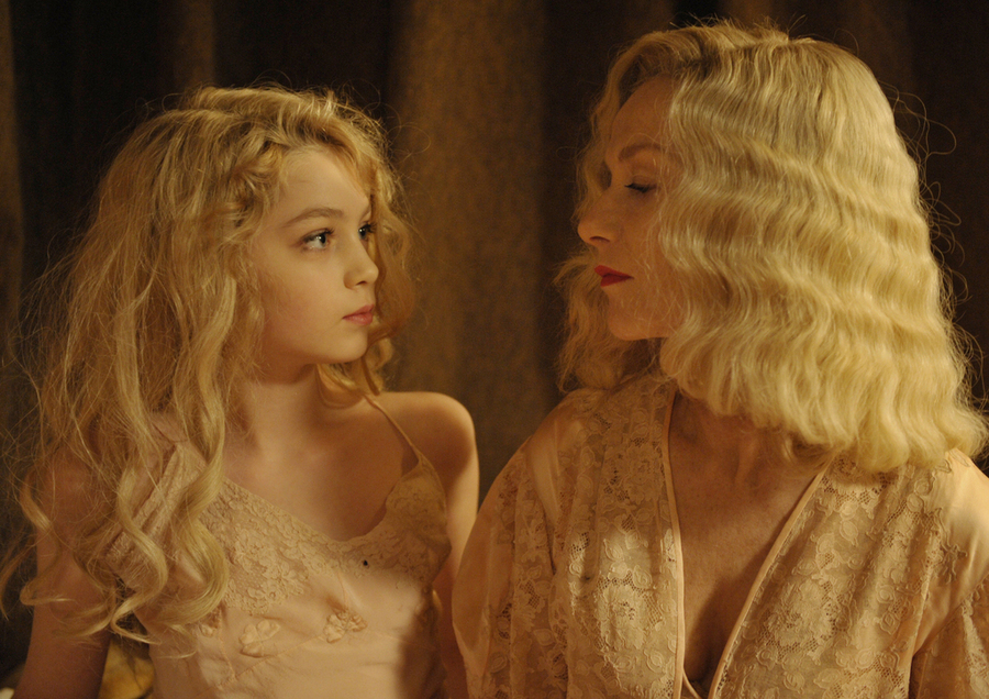 Анамария Вартоломей, Изабель Юппер в фильме «Моя маленькая принцесса» Анамария Вартоломей, Изабель Юппер в фильме «Моя маленькая принцесса»