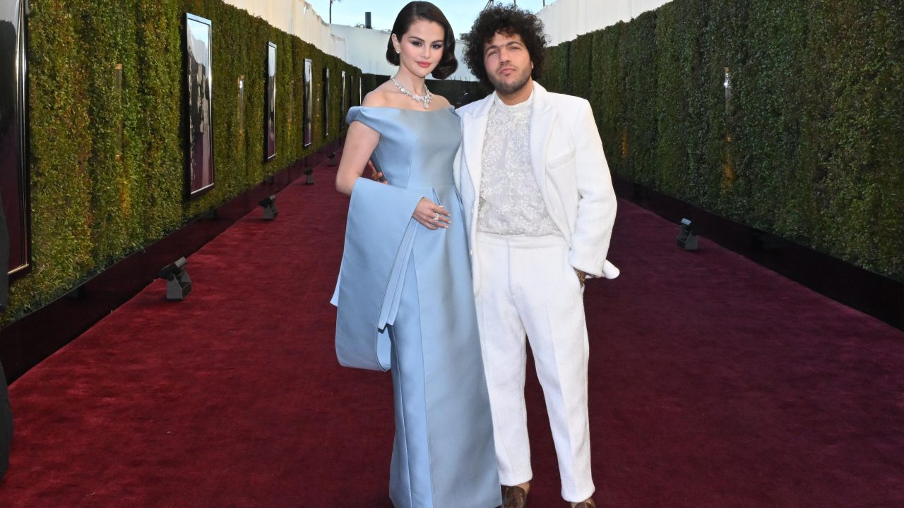 Селена Гомес и Бенни Бланко во время 82-й ежегодной церемонии вручения премии «Золотой глобус» Селена Гомес и Бенни Бланко во время 82-й ежегодной церемонии вручения премии «Золотой глобус»