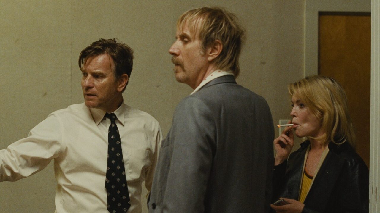 Юэн МакГрегор, Рис Иванс, Лара Флинн Бойл в фильме «Диван для мамы» Юэн МакГрегор, Рис Иванс, Лара Флинн Бойл в фильме «Диван для мамы»