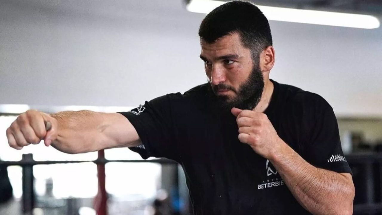 Артур Бетербиев Артур Бетербиев